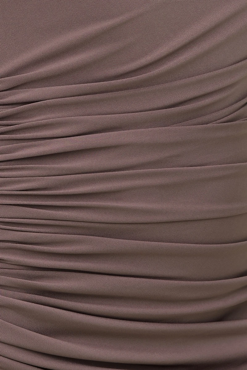 Robe midi froncée sculptante