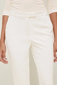 Pantalon ajusté à jambe droite taille haute
