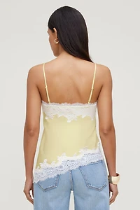 Camisole asymétrique en satin à bordure de dentelle Cassie