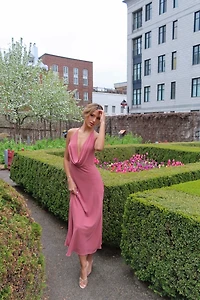 Robe maxi à col châle profond
