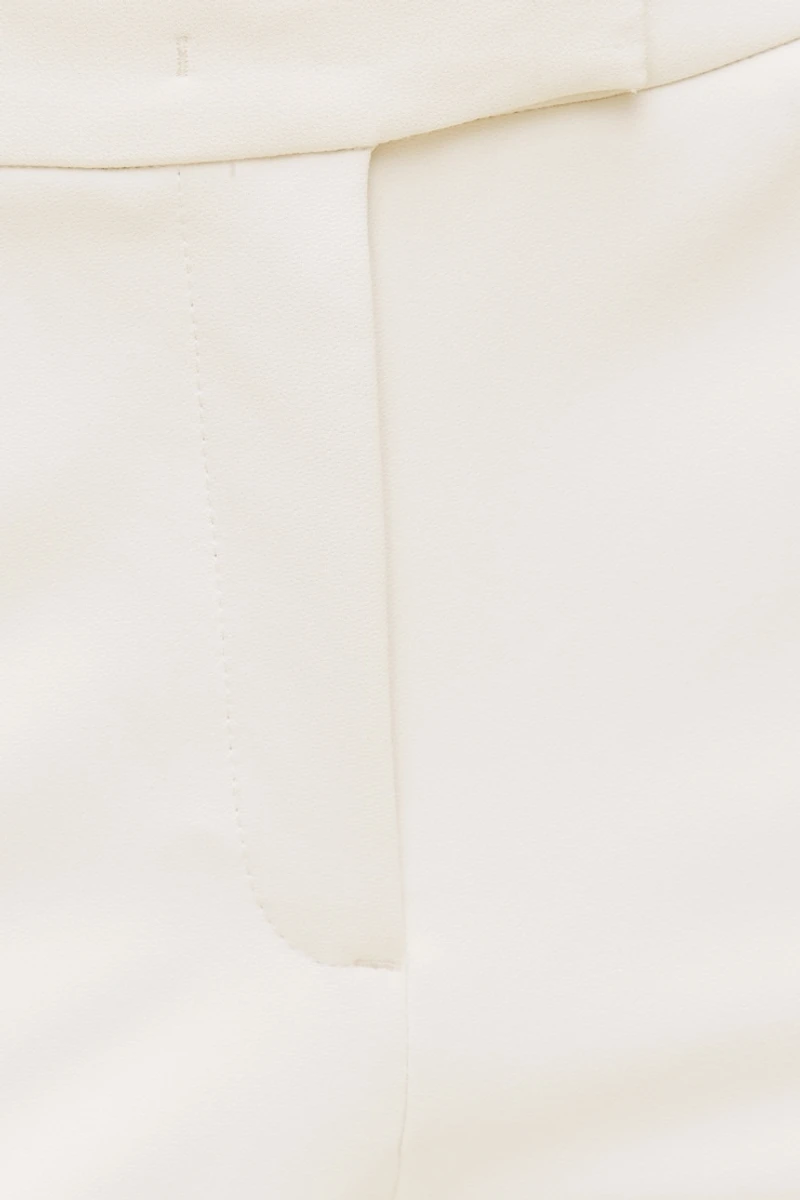 Pantalon ajusté à jambe droite taille haute