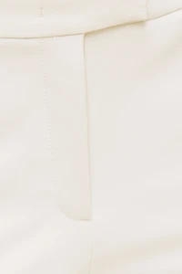 Pantalon ajusté à jambe droite taille haute