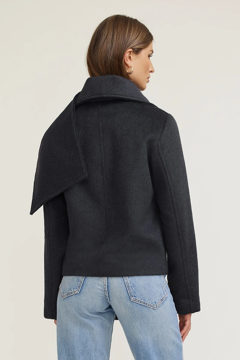 Manteau en laine à écharpe
