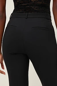 Pantalon ajusté à jambe droite taille haute