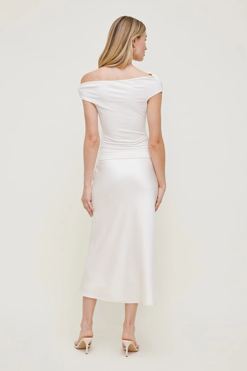 Haut sculptant orné d'une boucle