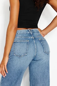 Jean liftant à taille haute