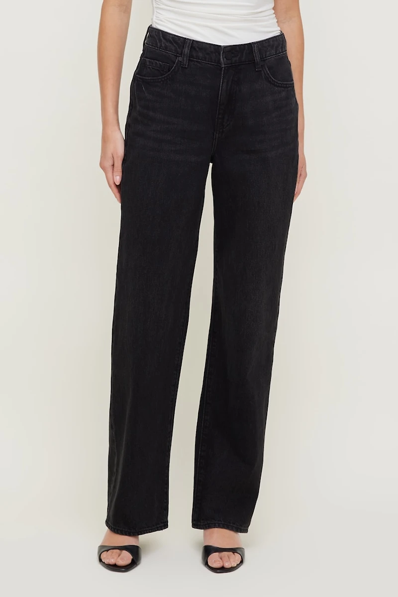 Jean Mika à taille mi-haute et jambe droite décontractée