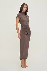 Robe midi froncée sculptante
