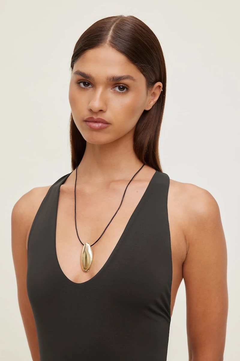 Collier à pendentif irrégulier