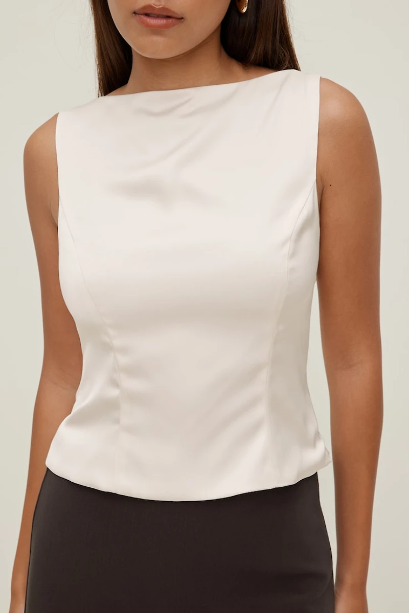 Camisole en satin à dos ouvert