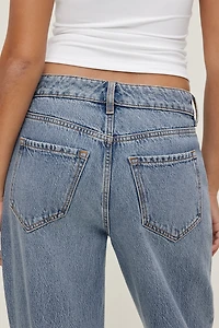 Jean Mika à taille mi-haute et jambe droite décontractée