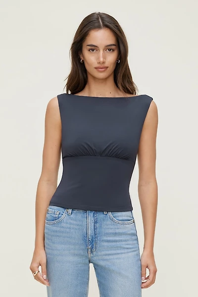 Haut sculptant à taille cintrée