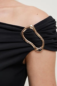 Haut sculptant orné d'une boucle
