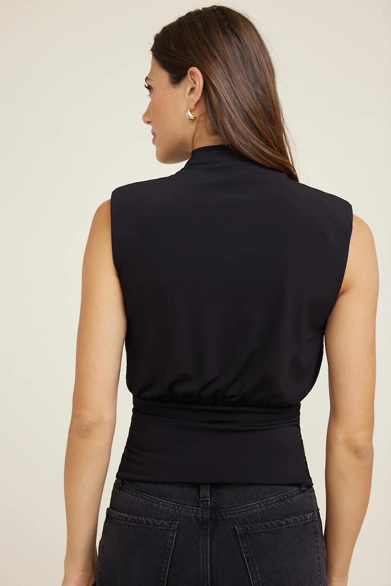 Haut à col montant avec épaulettes