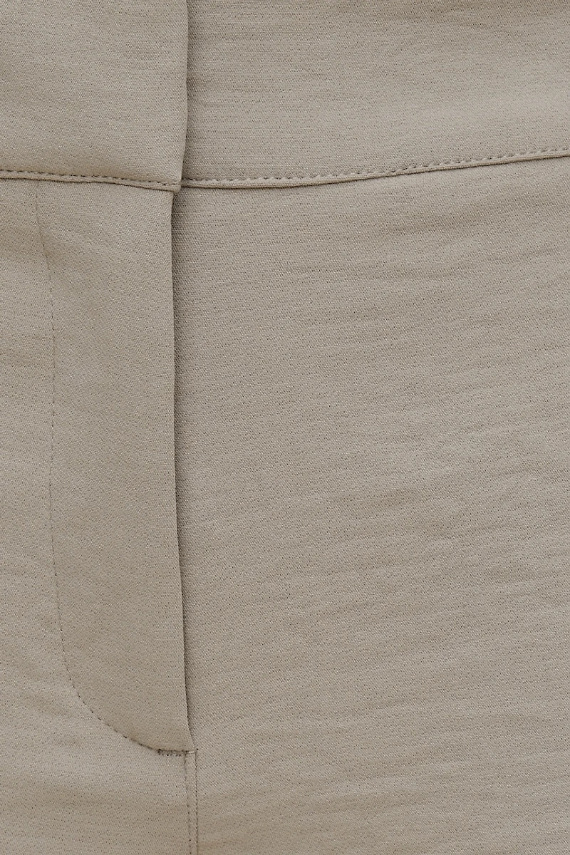 Pantalon fluide et épuré à jambe droite Camelia