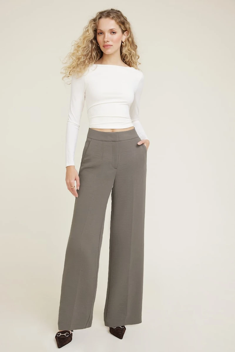 Pantalon fluide à jambe droite Yasmin