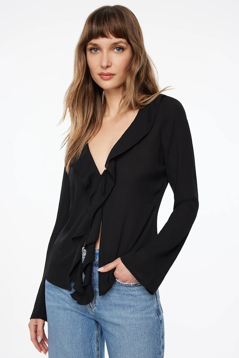 Haut semi-diaphane ouvert à volants