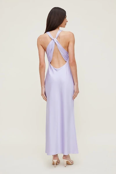 Robe maxi en satin à dos torsadé