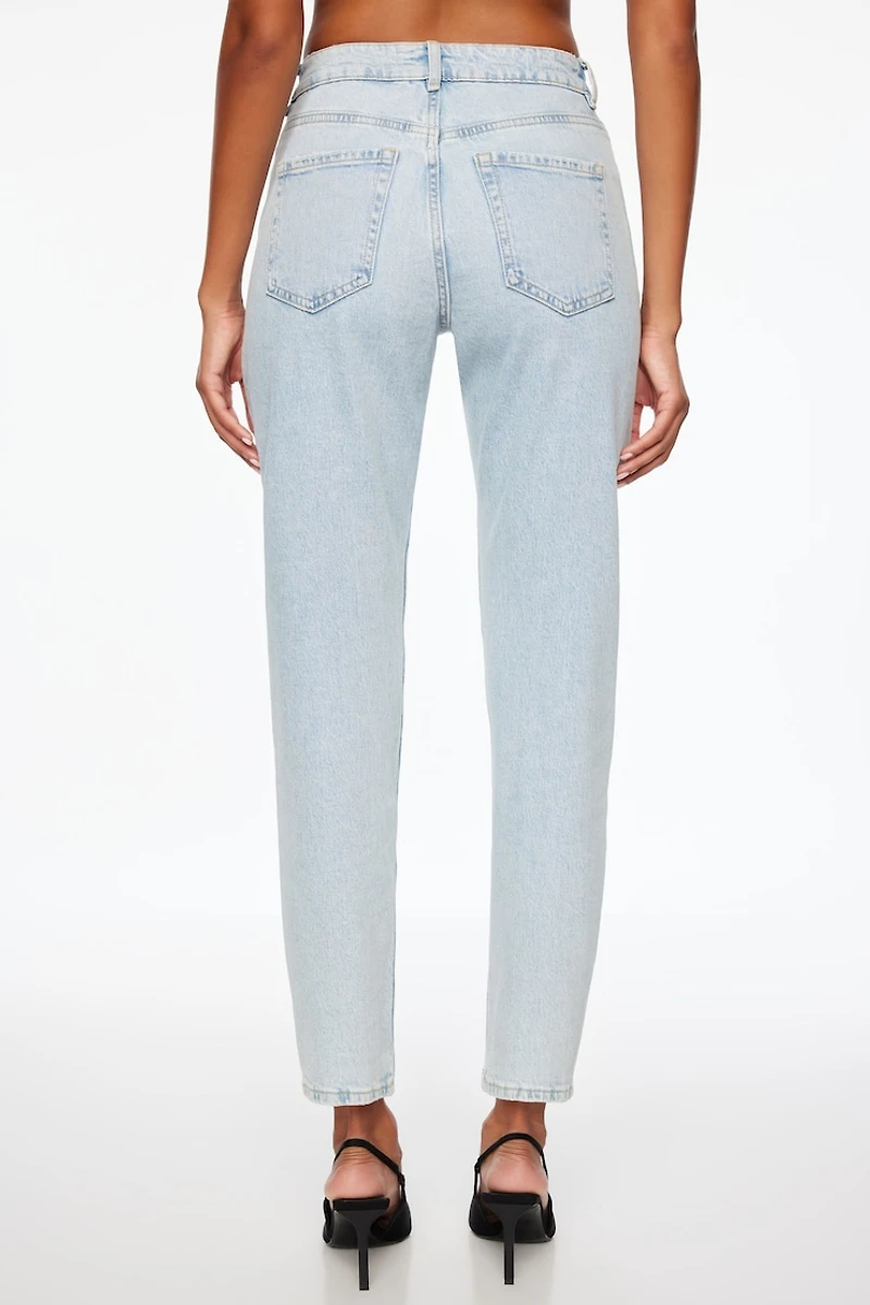 Jean « mom » Claudia à taille ultra-haute