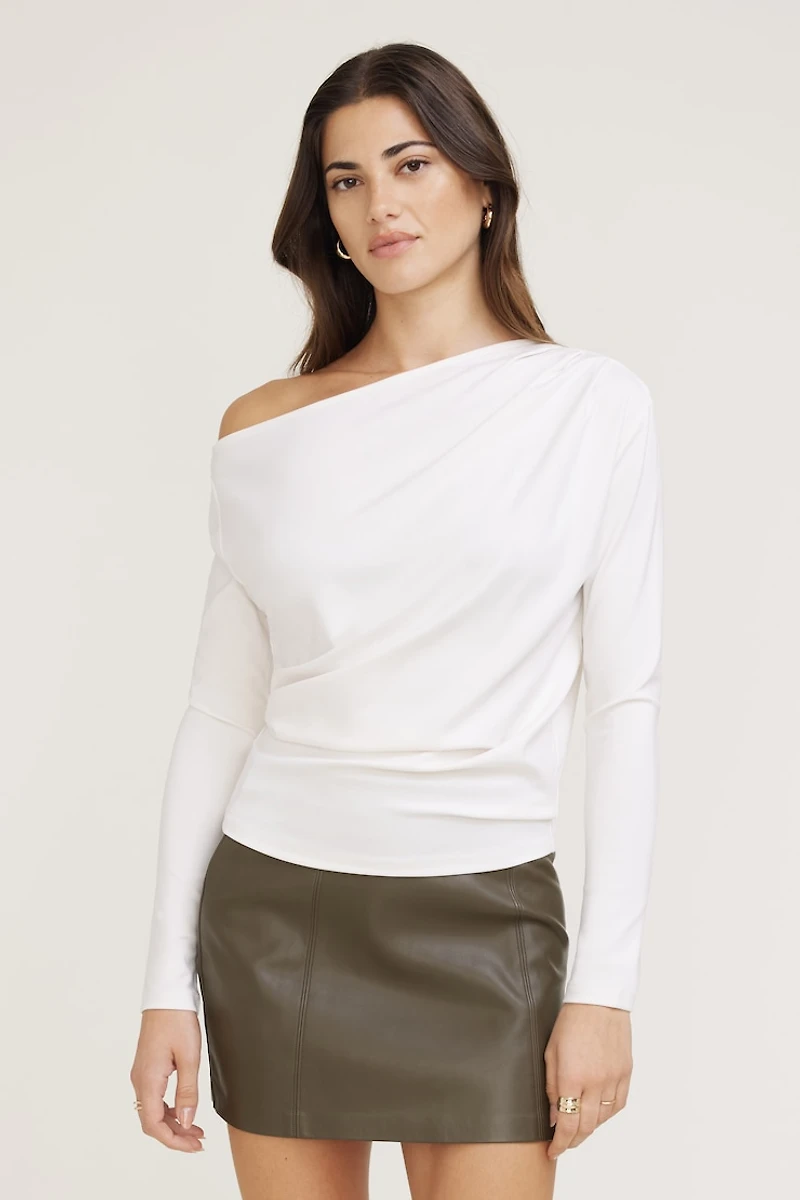 Haut drapé à manches longues et épaules dégagées