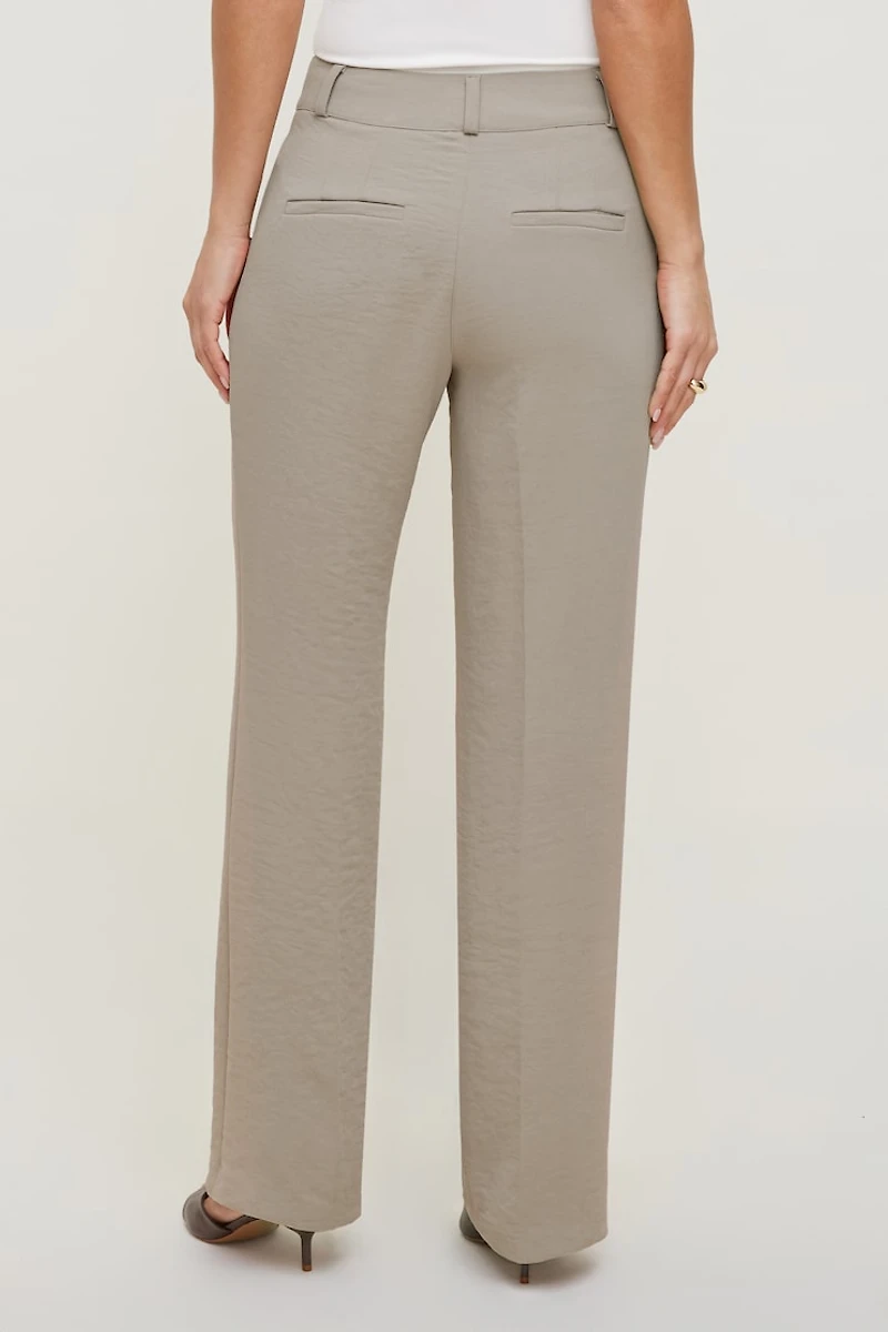 Pantalon fluide et épuré à jambe droite Camelia