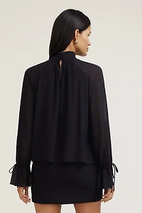 Blouse froncée à col montant