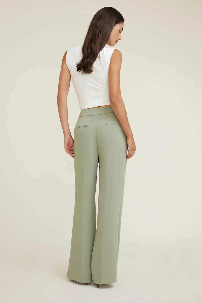 Pantalon fluide à jambe droite Yasmin