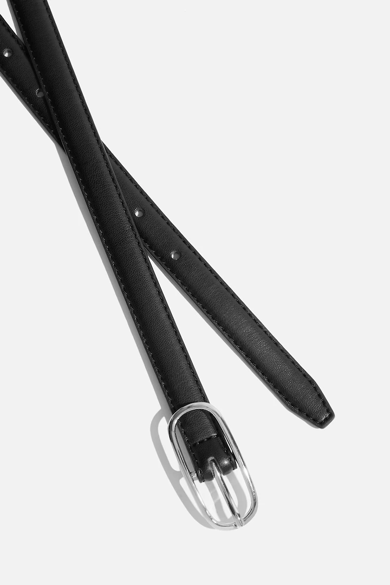 Ceinture très mince en faux cuir à boucle ovale