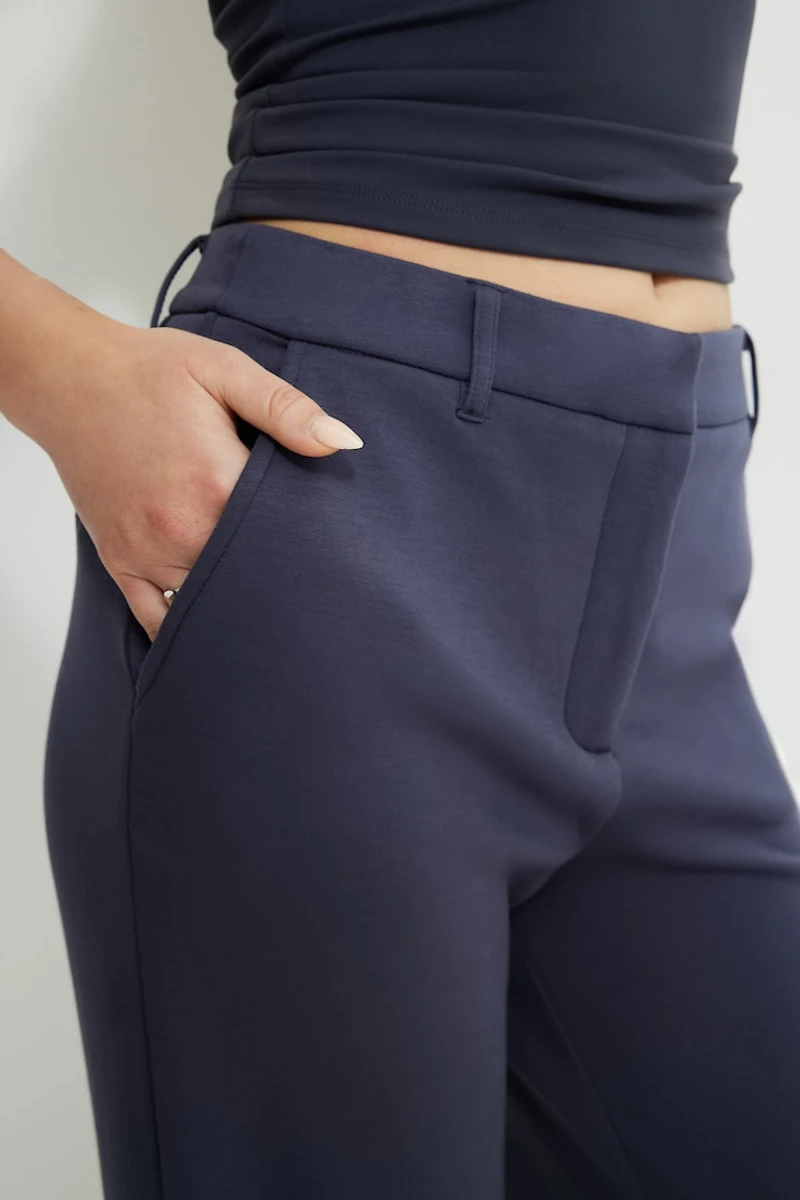 Pantalon Anywear à jambe droite