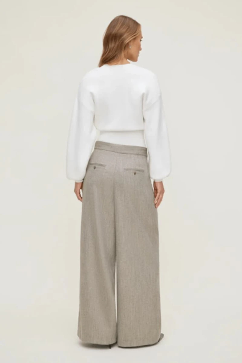 Pantalon plissé à chevrons et jambe large