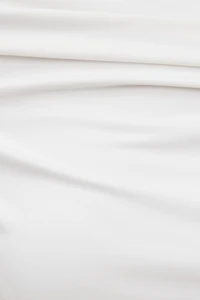 Haut sculptant orné d'une boucle