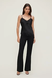 Camisole asymétrique en satin à bordure de dentelle Cassie