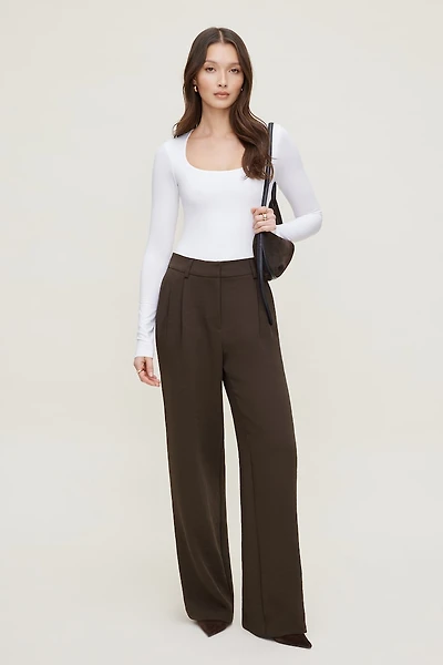 Justaucorps sculptant à col carré