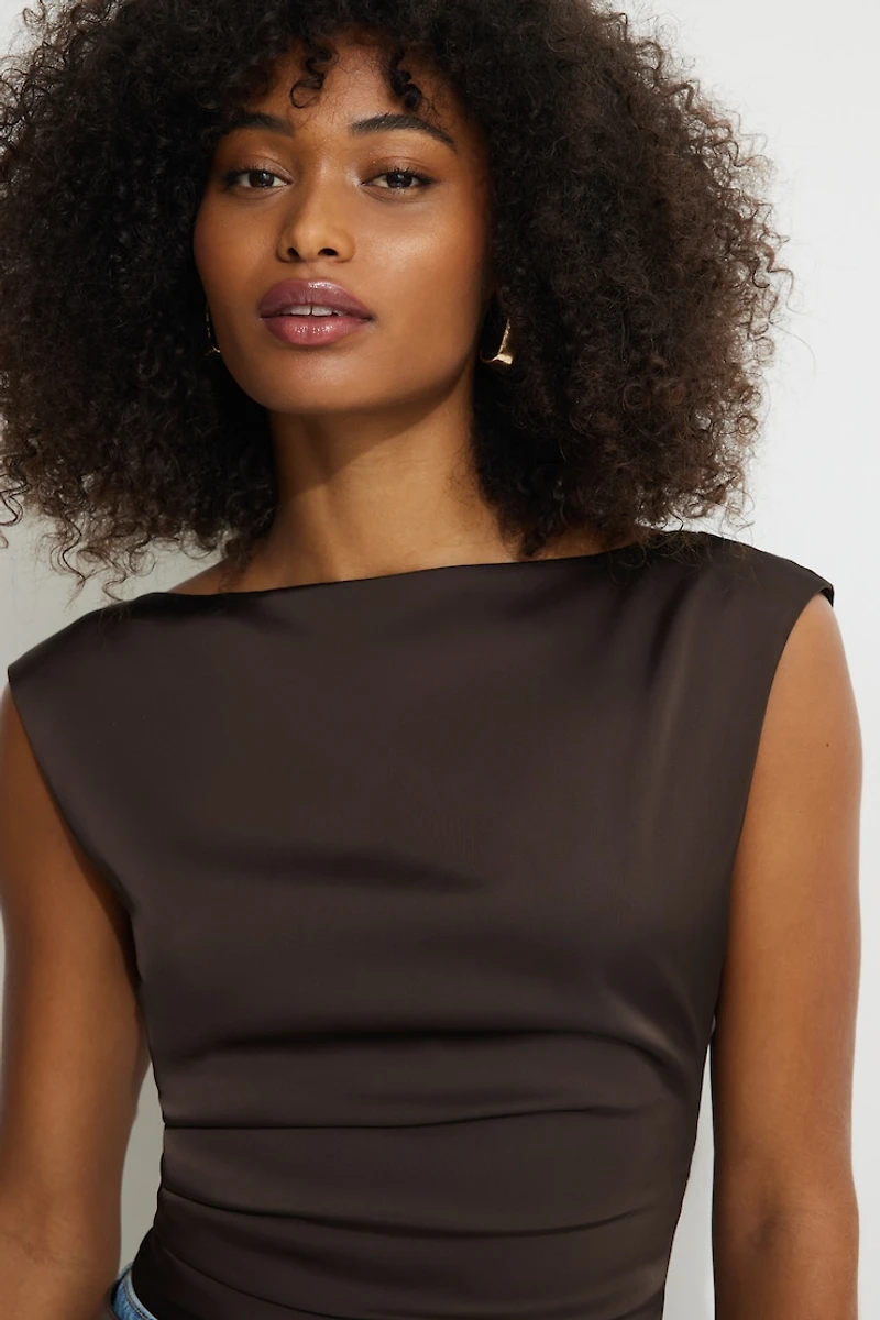 Haut drapé en satin