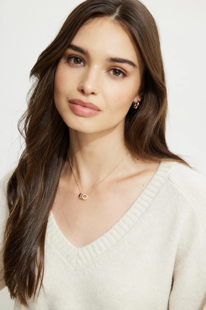 Collier à breloques en forme d’anneau