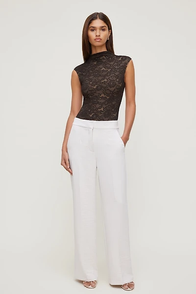 Justaucorps en dentelle à col montant