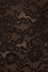 Justaucorps en dentelle à col montant