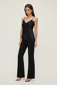 Camisole asymétrique en satin à bordure de dentelle Cassie