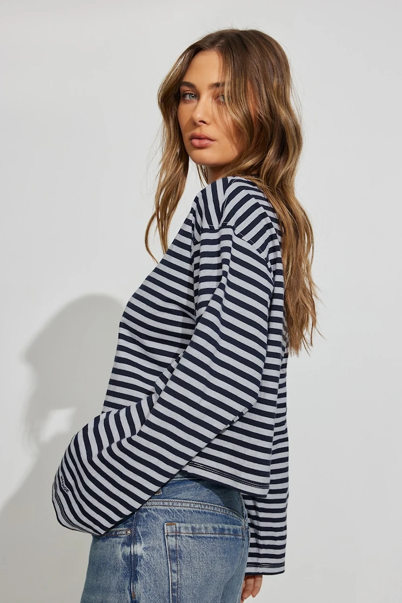 Haut écourté fluide à col rond et manches longues