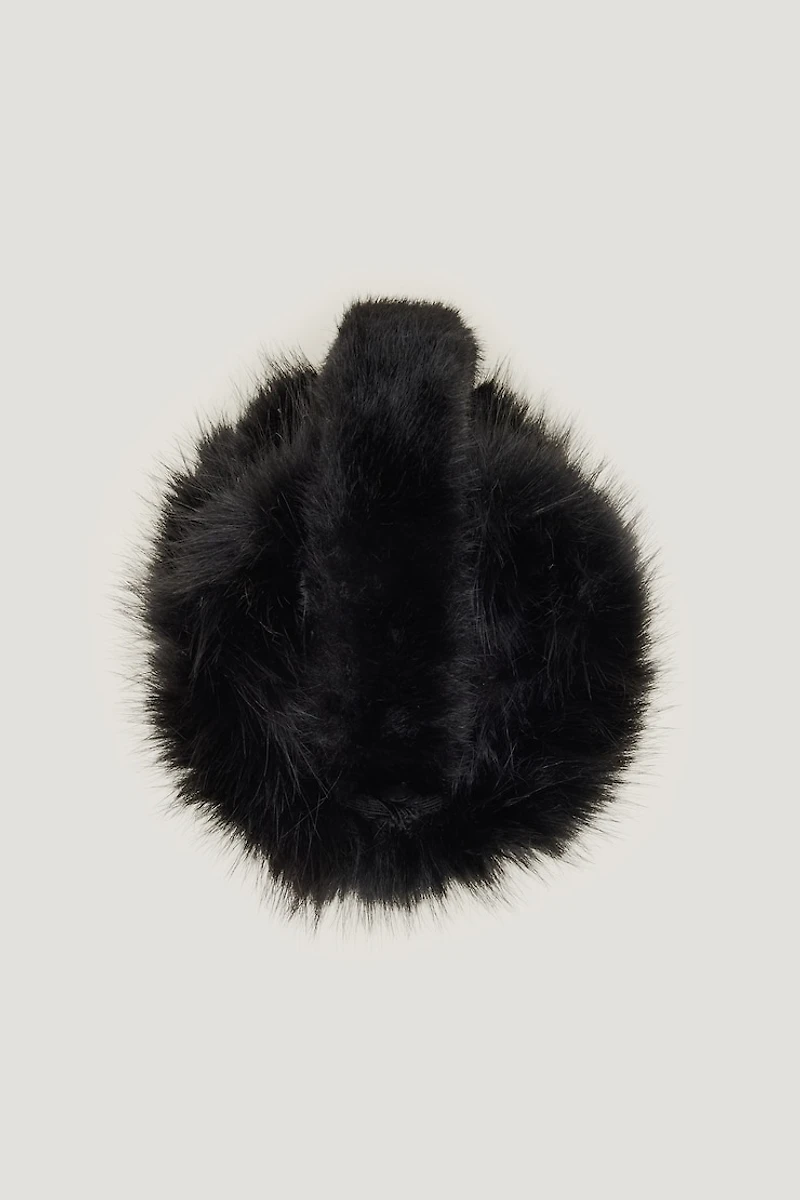 Cache-oreilles en fausse fourrure tout autour