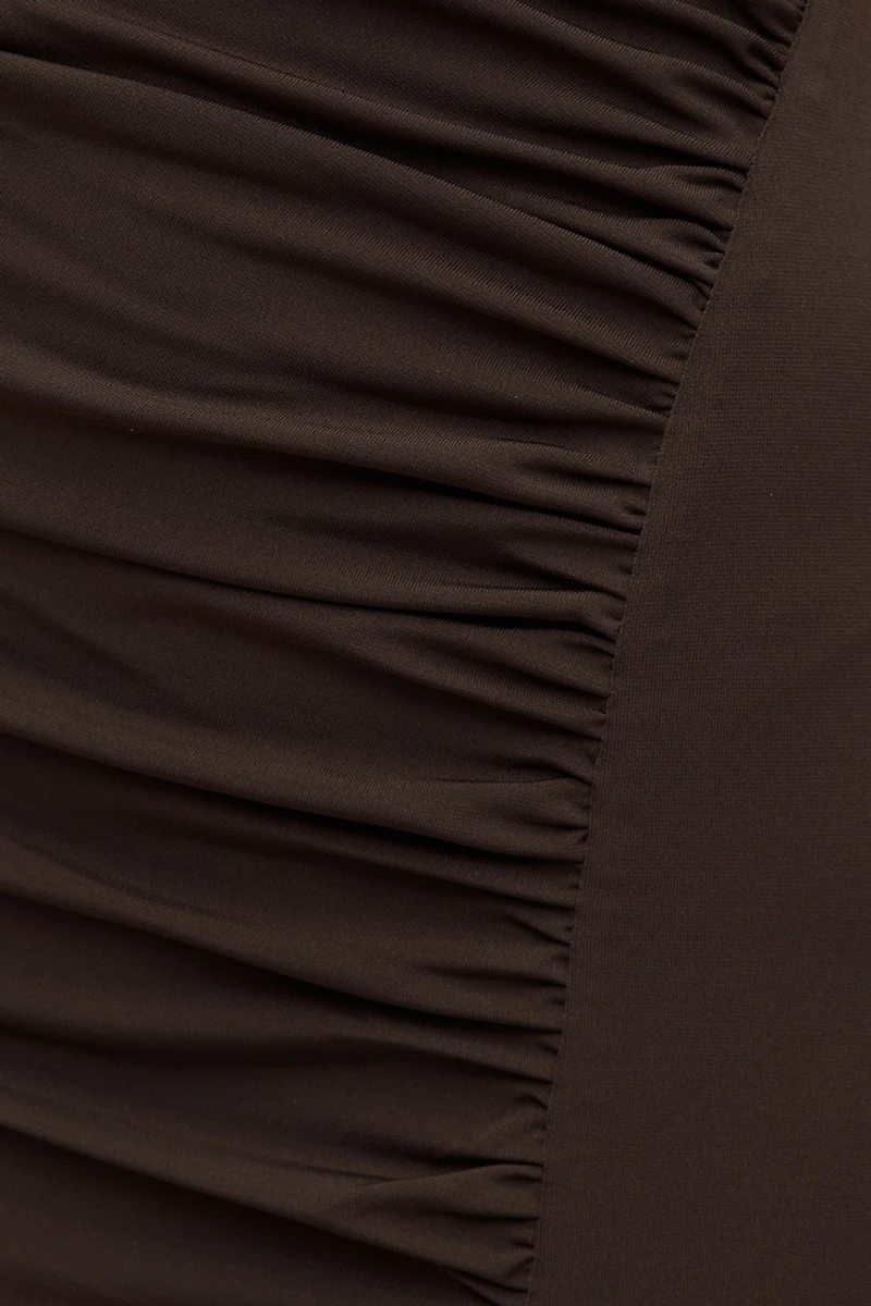 Robe maxi sculptante froncée