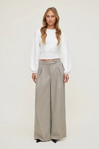 Pantalon plissé à chevrons et jambe large