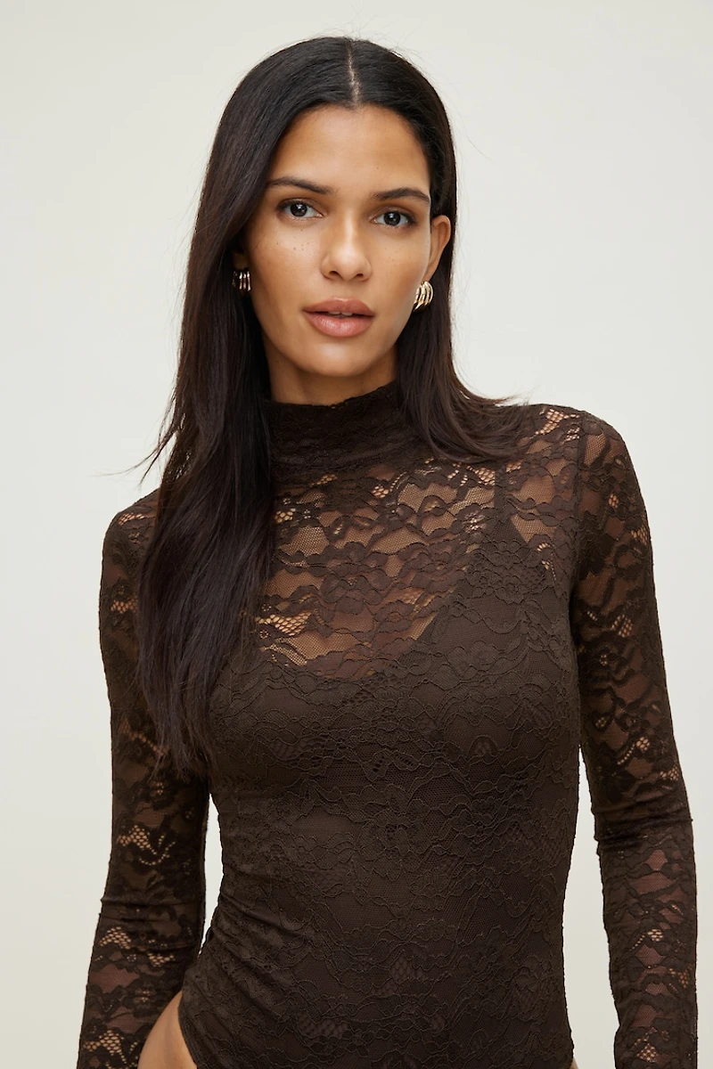 Justaucorps en dentelle à col montant