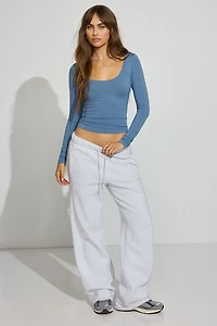 Haut doux à col échancré et manches longues