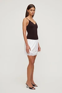 Camisole sculptante à bordure en dentelle