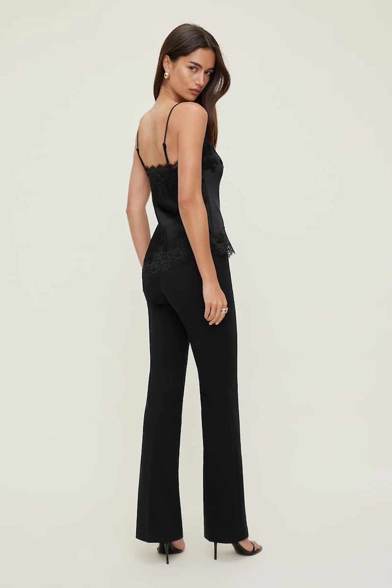 Camisole asymétrique en satin à bordure de dentelle Cassie