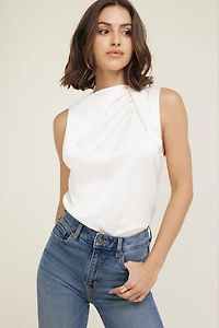 Blouse en satin à col montant