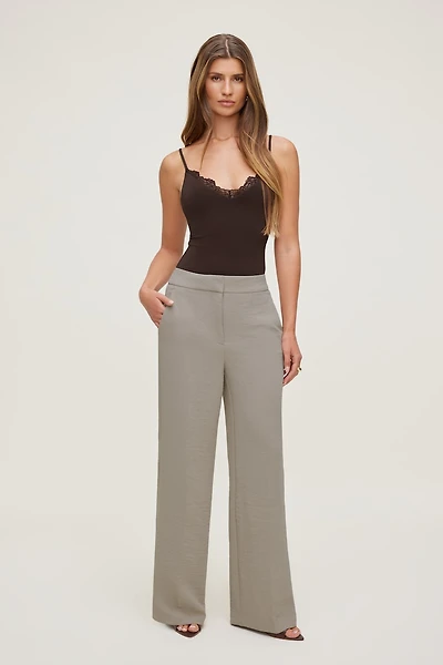 Pantalon fluide à jambe droite Yasmin