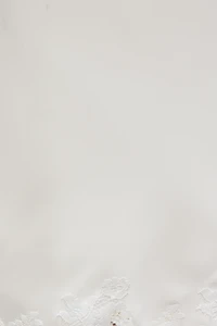 Minijupe en satin et dentelle