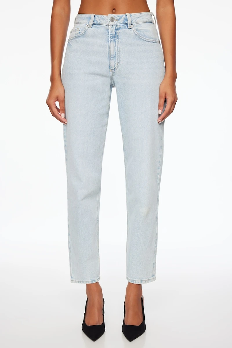 Jean « mom » Claudia à taille ultra-haute